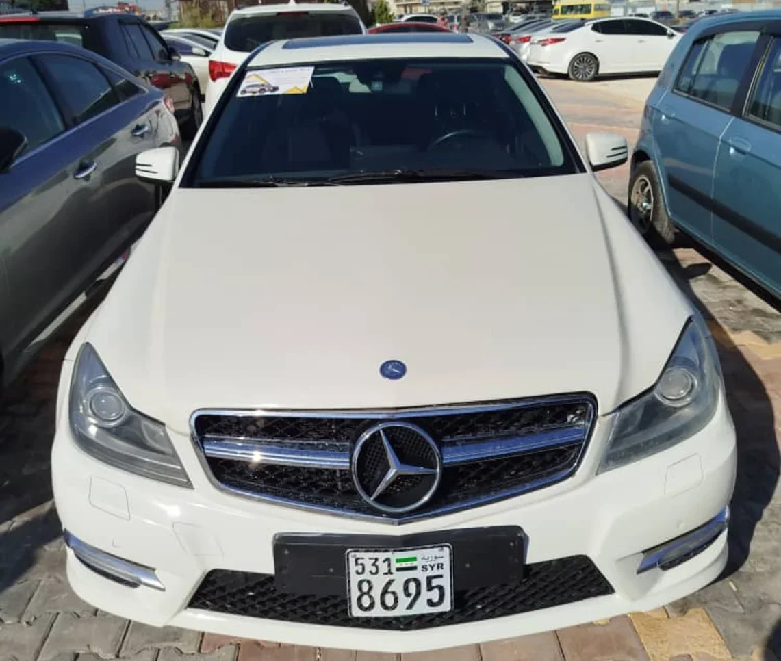 Mercedes-Benz  CLK-Class  200  2013  Automatic  200,000 km  4 Cylinder  RWD  Sedan  White  Gasoline