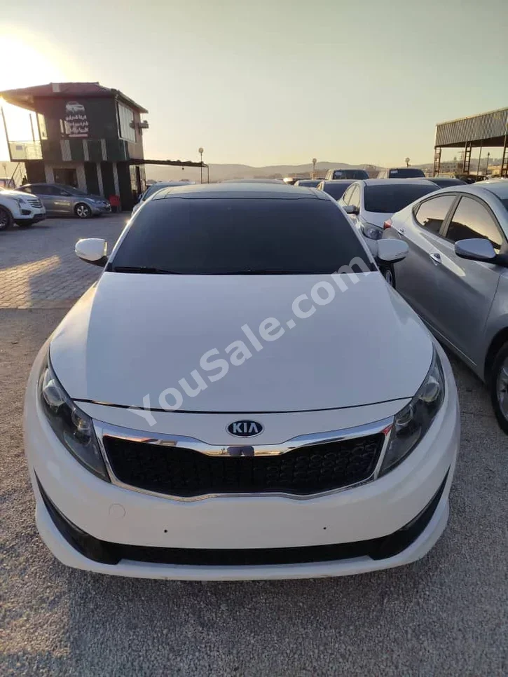 Kia K5 2011 Automatic 190,000 km 4 Cylinder FWD Sedan White Gasoline