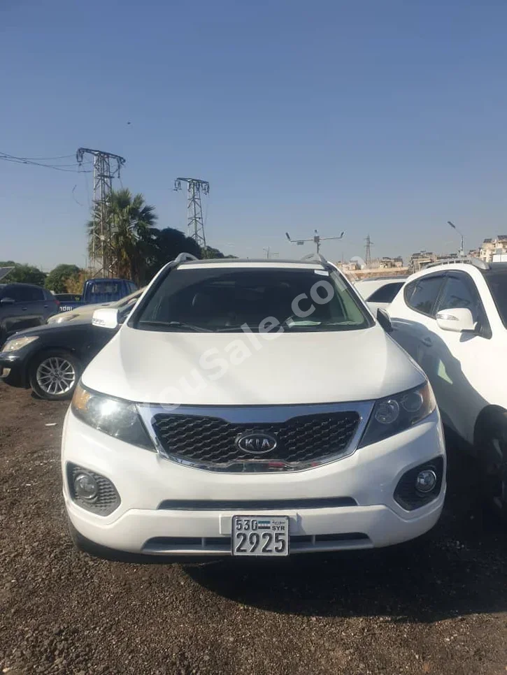 Kia Sorento 2011 Automatic 155,000 km 4 Cylinder FWD SUV White Gasoline