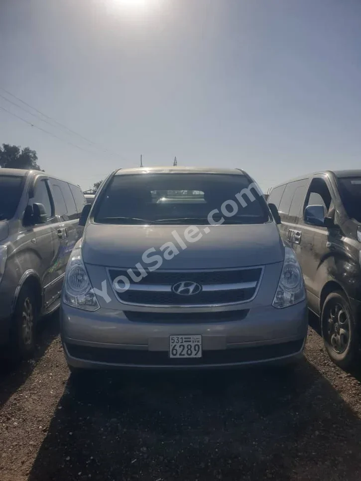 Hyundai  Van H1  2014  Manual  150,000 km  4 Cylinder  FWD  Van / Bus  Silver  Diesel