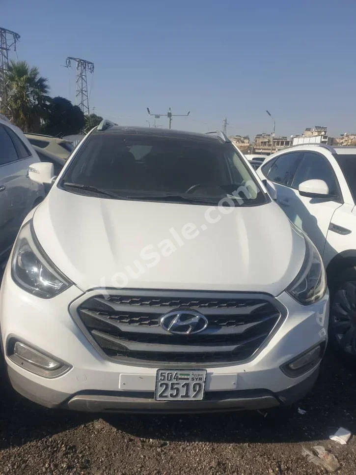 Hyundai Tucson 2014 Automatic 123,000 km 4 Cylinder FWD SUV White Diesel