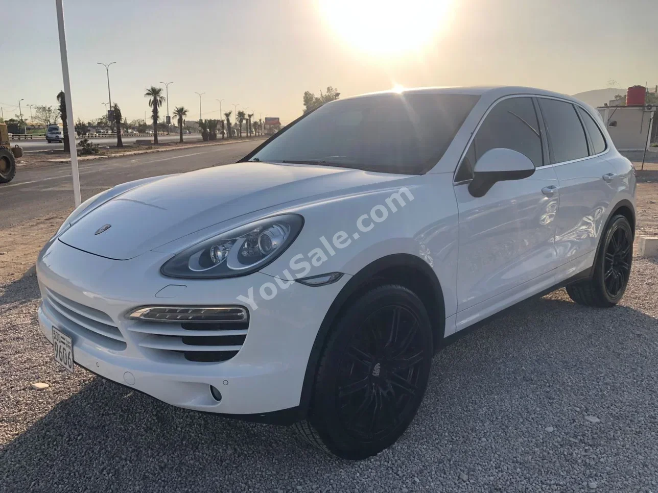 Porsche  Cayenne  2014  Automatic  187,000 km  6 Cylinder  AWD  SUV  White  Gasoline
