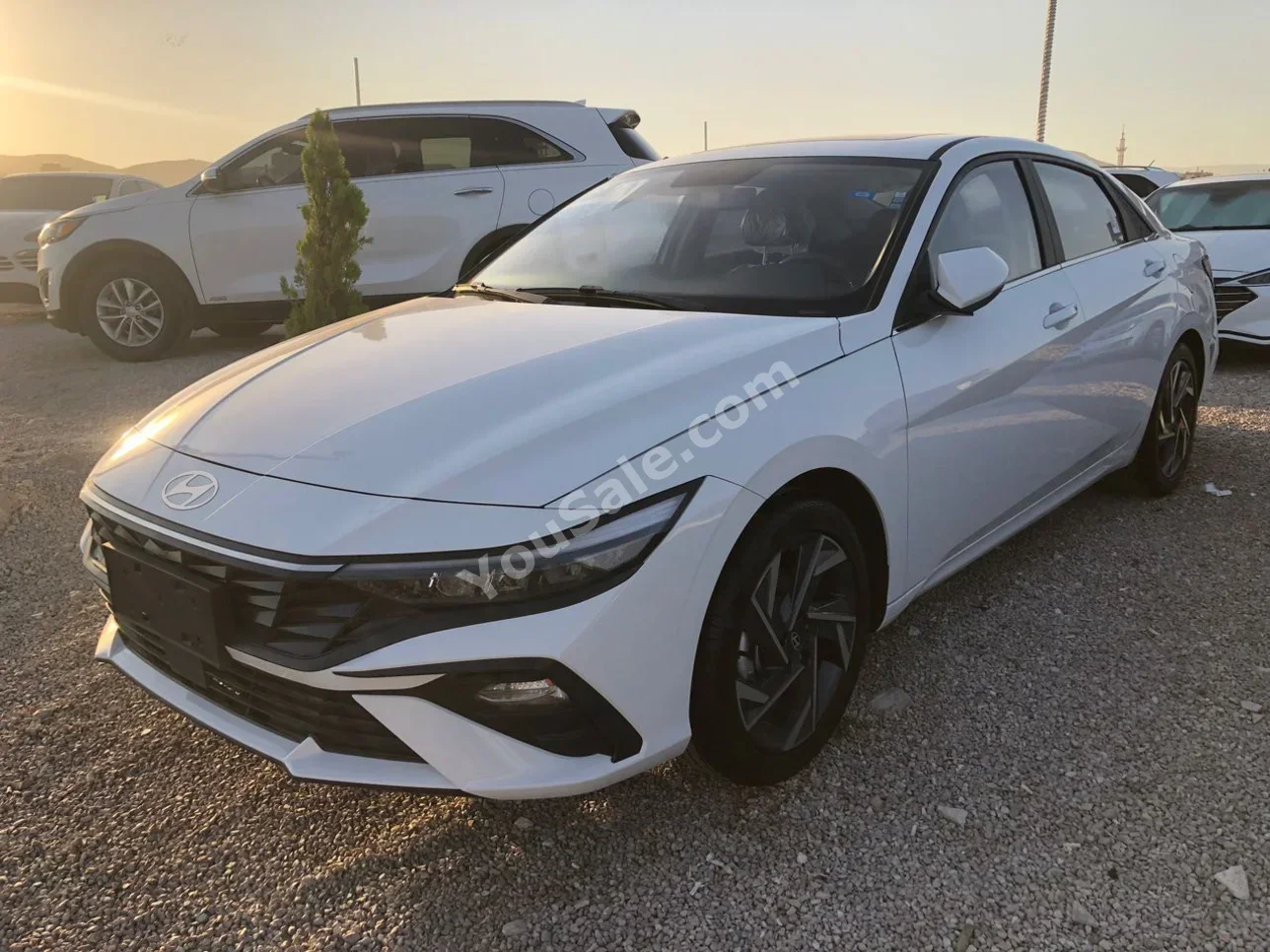 Hyundai  Elantra  2025  Automatic  0 km  4 Cylinder  FWD  Sedan  White  Gasoline