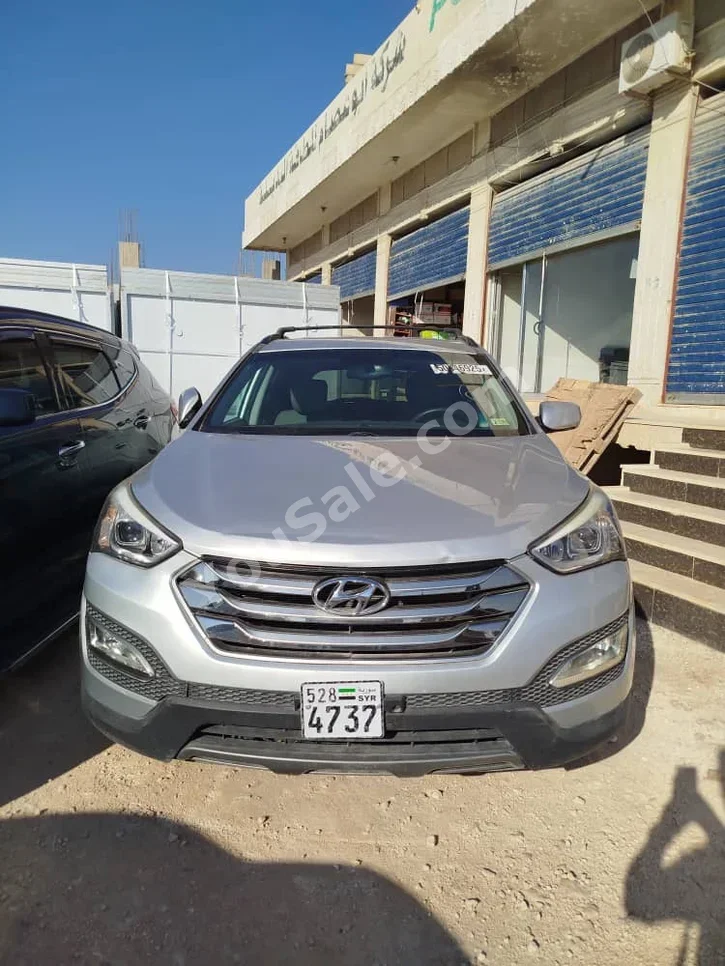 Hyundai Santa Fe 2016 Automatic 160,000 km 4 Cylinder 4WD SUV Silver Gasoline