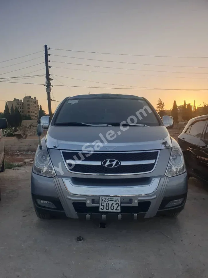 Hyundai  Van H1  2013  Automatic  220,000 km  4 Cylinder  RWD  Van / Bus  Silver  Diesel