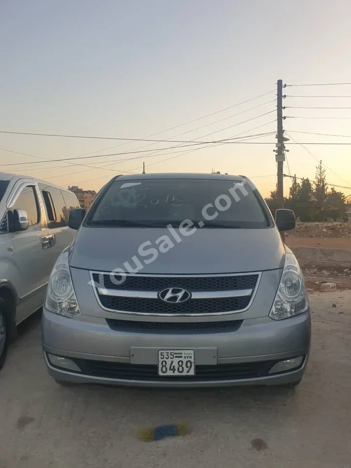Hyundai Van H1 2015 Automatic 213,000 km 4 Cylinder FWD Van / Bus Silver Diesel