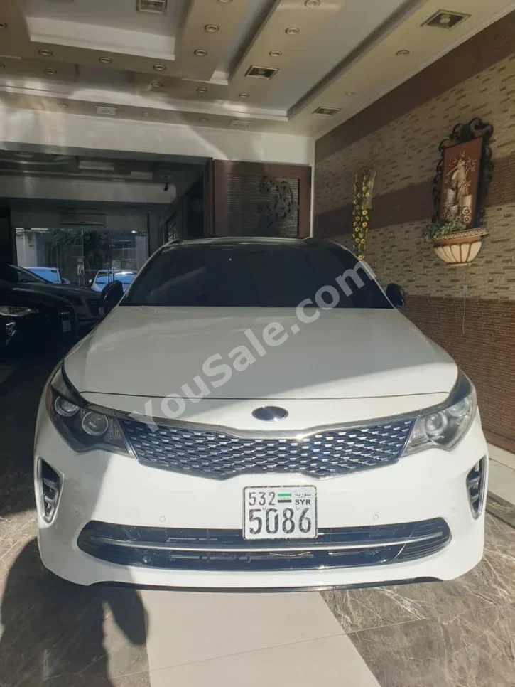 Kia K5 2016 Automatic 210,000 km 4 Cylinder FWD Sedan White Gasoline