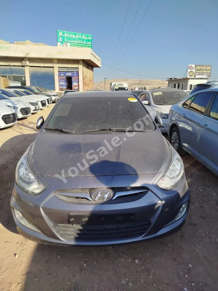 هيونداي  اكسنت  2015  اتوماتيك  128,000 كم  4 سلندر  دفع أمامي  سيدان  رصاصي  بنزين