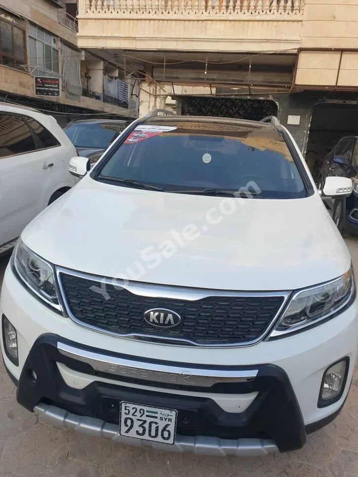Kia Sorento 2011 Automatic 148,000 km 4 Cylinder FWD SUV White Gasoline