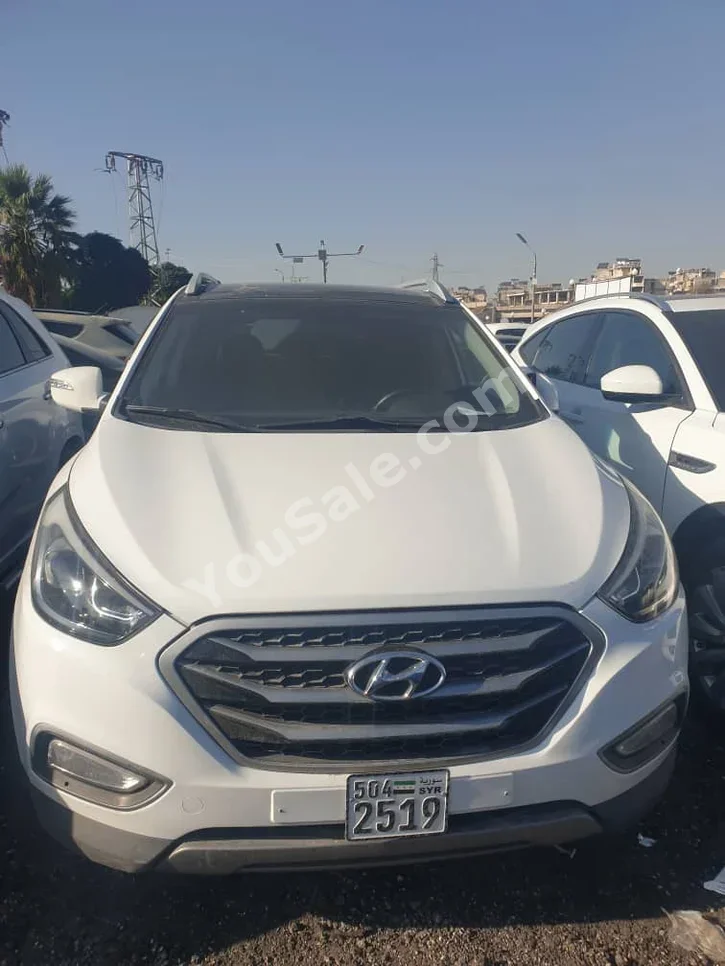 Hyundai Tucson 2014 Automatic 221,000 km 4 Cylinder FWD SUV White Diesel