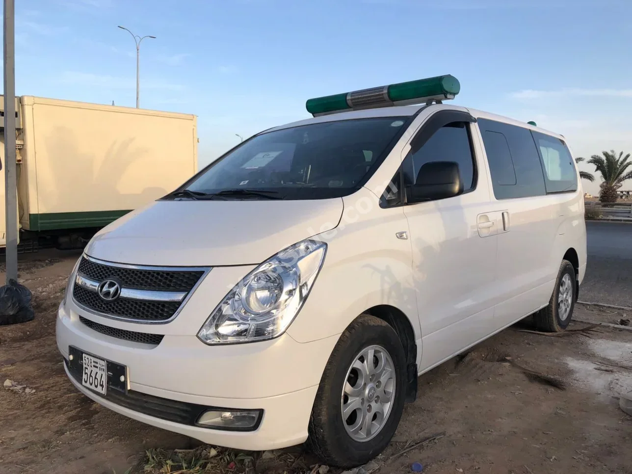 Hyundai  H1  2015  Automatic  199,000 km  4 Cylinder  FWD  Van / Bus  White  Gasoline