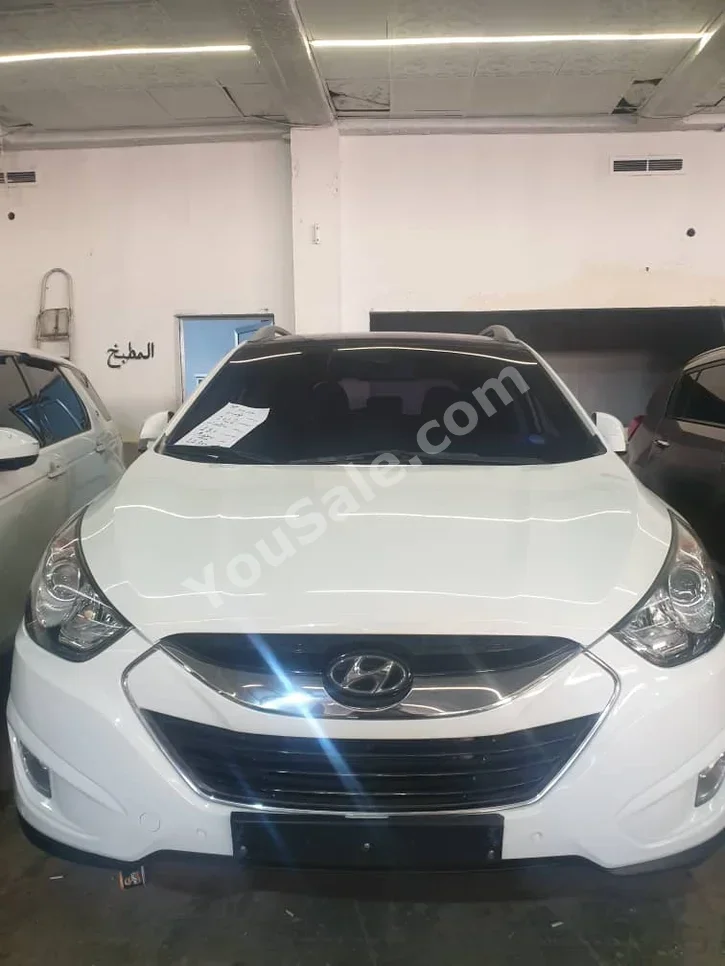 Hyundai  Tucson  2012  Automatic  180,000 km  4 Cylinder  FWD  SUV  White  Diesel