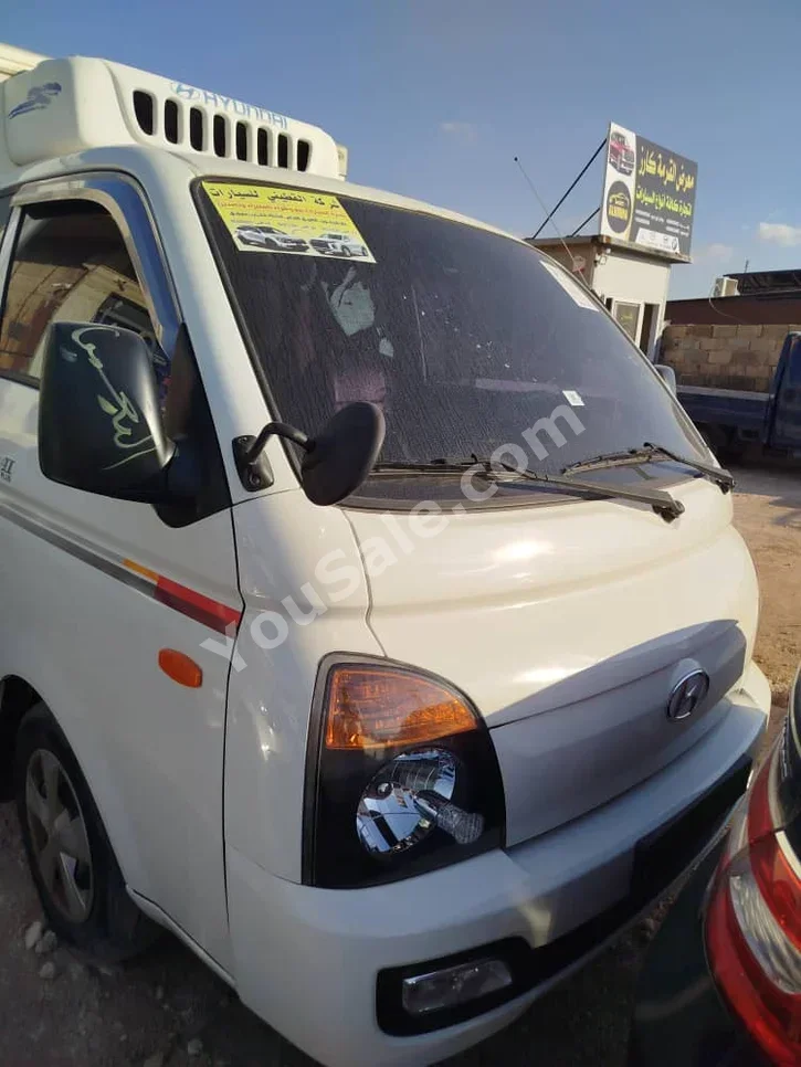Hyundai Porter Porter 2014 Manual 230,000 km 4 Cylinder RWD Pick Up White Diesel