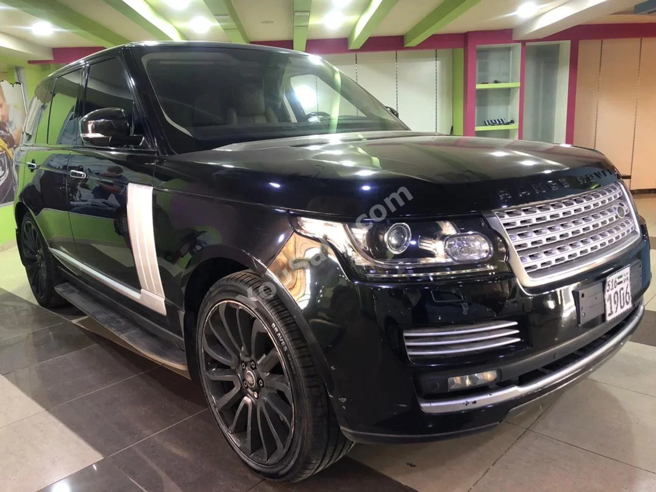 Land Rover Range Rover Vogue SE 2013 Automatic 86,000 km 6 Cylinder AWD SUV Black Gasoline