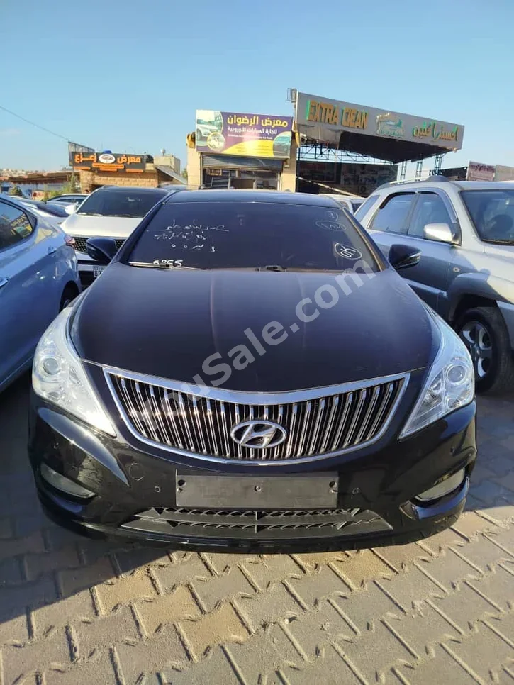 Hyundai  Grandeur  2011  Automatic  270,000 km  4 Cylinder  FWD  Sedan  Black  Gasoline