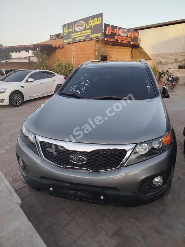 Kia  Sorento  2011  Automatic  180,000 km  4 Cylinder  FWD  SUV  Gray  Diesel