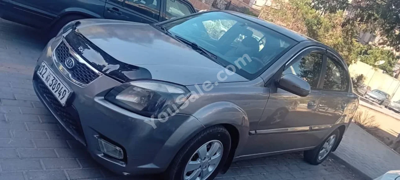 كيا ريو 2011 اتوماتيك 160,000 كم 4 سلندر دفع أمامي سيدان رمادي غامق بنزين