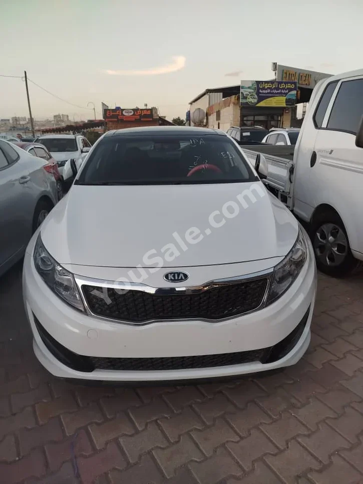 Kia  K5  2013  Automatic  180,000 km  4 Cylinder  FWD  Sedan  White  Gasoline