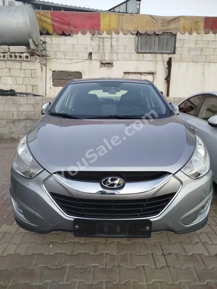 Hyundai Tucson 2011 Manual 140,000 km 4 Cylinder FWD SUV Gray Diesel