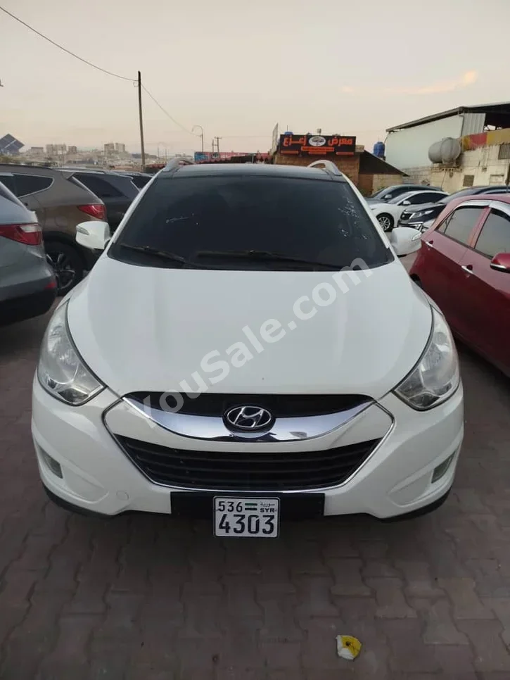 Hyundai Tucson 2011 Automatic 80,000 km 4 Cylinder FWD SUV White Diesel