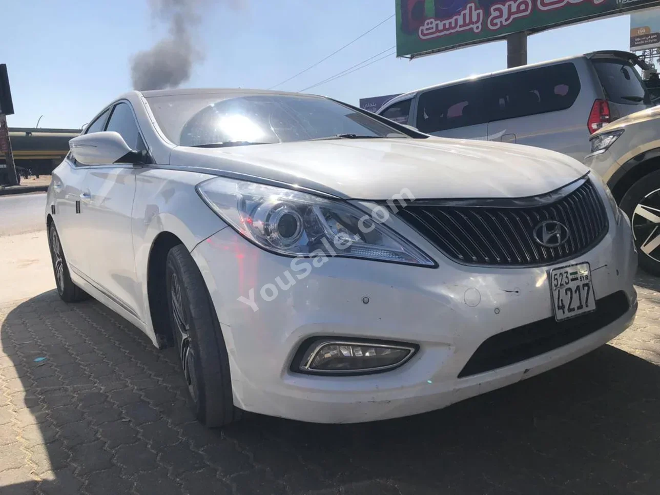 Hyundai Azera 2012 Automatic 190,000 km 4 Cylinder FWD Sedan White Gasoline