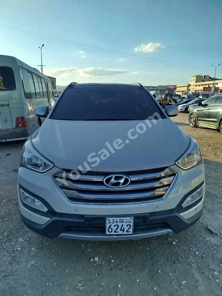 هيونداي سانتا في 2013 اتوماتيك 100,000 كم 4 سلندر دفع رباعي اس يو في رمادي ديزل
