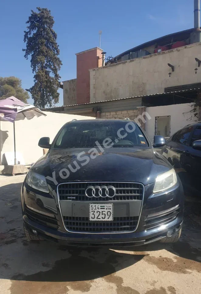 Audi  Q7  4.2  2012  Automatic  270,000 km  6 Cylinder  RWD  SUV  Black  Gasoline