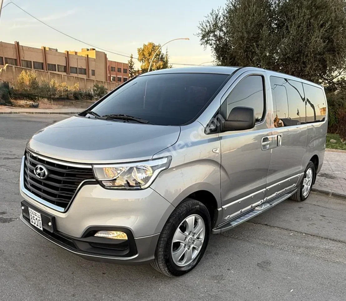 Hyundai H1 2021 Automatic 85,000 km 4 Cylinder AWD Van / Bus Silver Diesel
