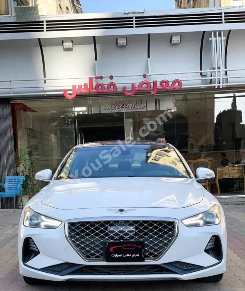 جينيسيس جي 70 2019 اتوماتيك 70,000 كم 6 سلندر دفع خلفي سيدان أبيض بنزين