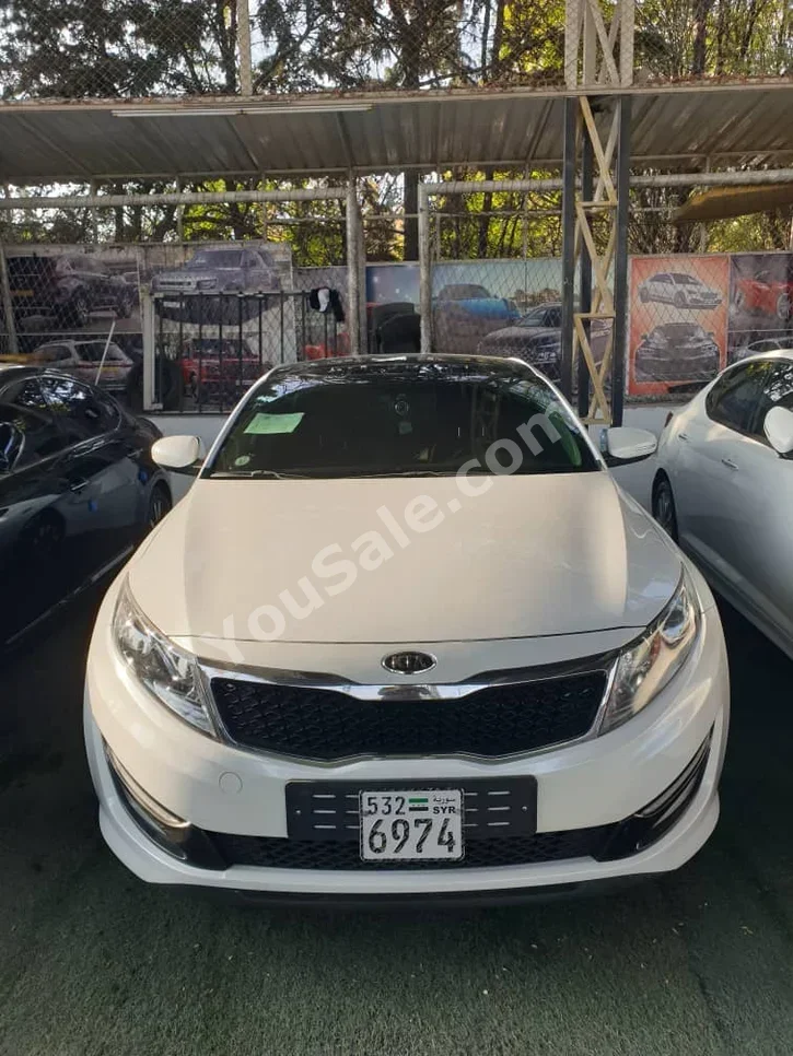 Kia K5 2011 Automatic 104,000 km 4 Cylinder FWD Sedan White Gasoline