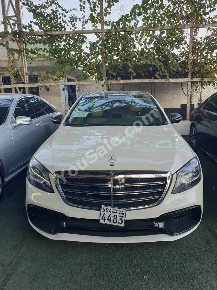 مرسيدس - بنز اس - كلاس 550 2015 اتوماتيك 97,000 كم 8 سلندر دفع رباعي سيدان أبيض بنزين