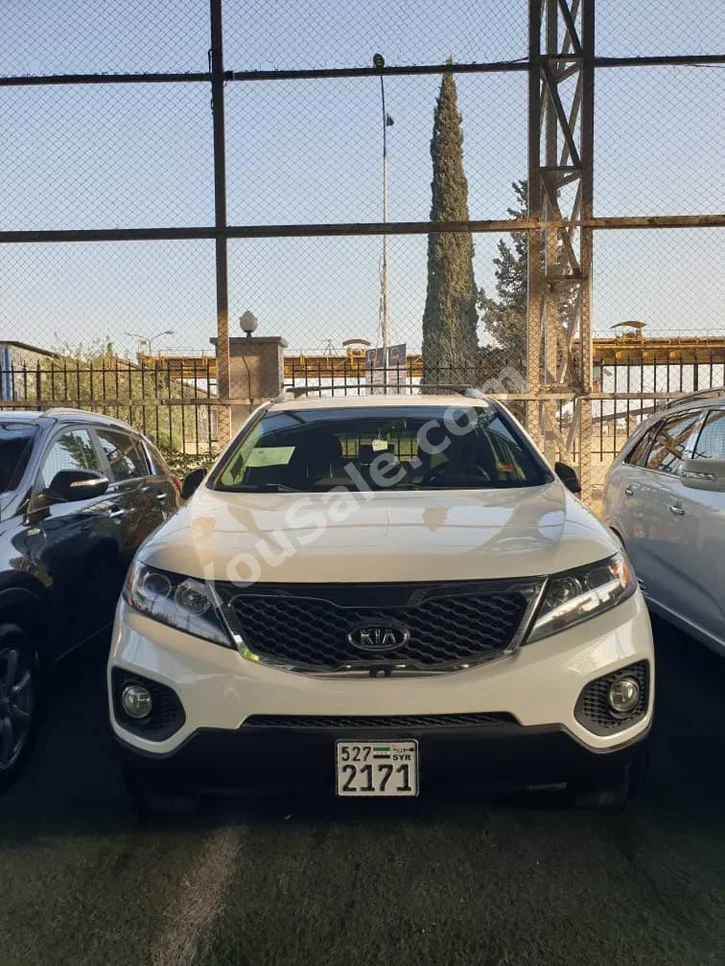 Kia  Sorento  2013  Automatic  187,000 km  4 Cylinder  FWD  SUV  White  Gasoline