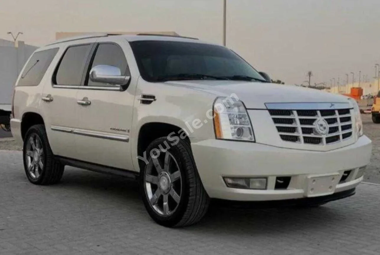 Cadillac Escalade Platinum 2011 Automatic 245,000 km 6 Cylinder 4WD SUV White Gasoline