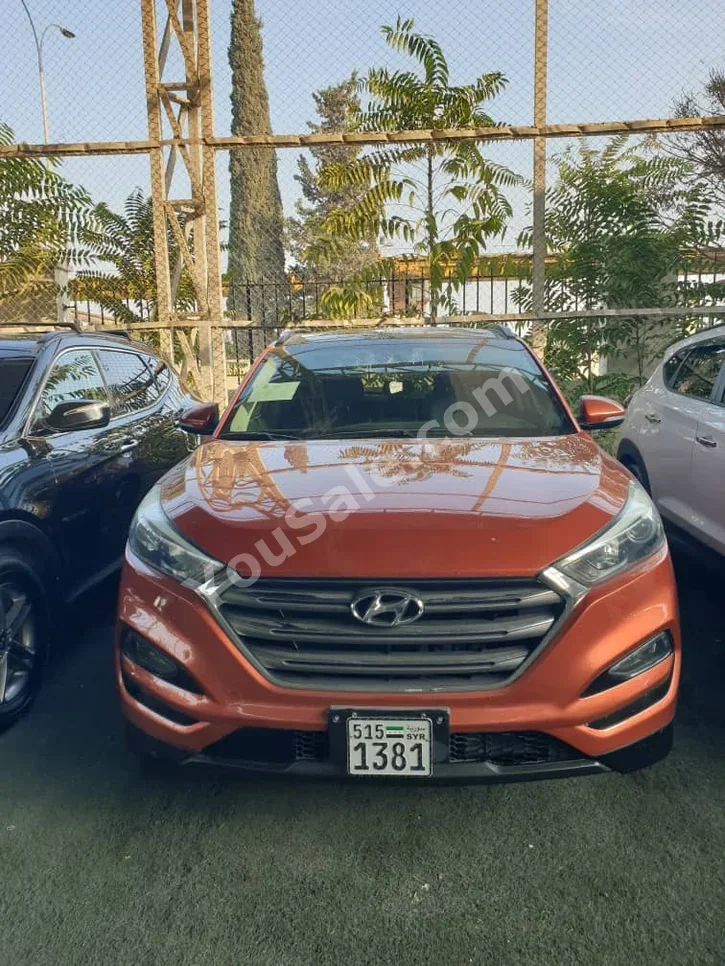 Hyundai Tucson 2016 Automatic 137,000 km 4 Cylinder FWD SUV Orange Gasoline