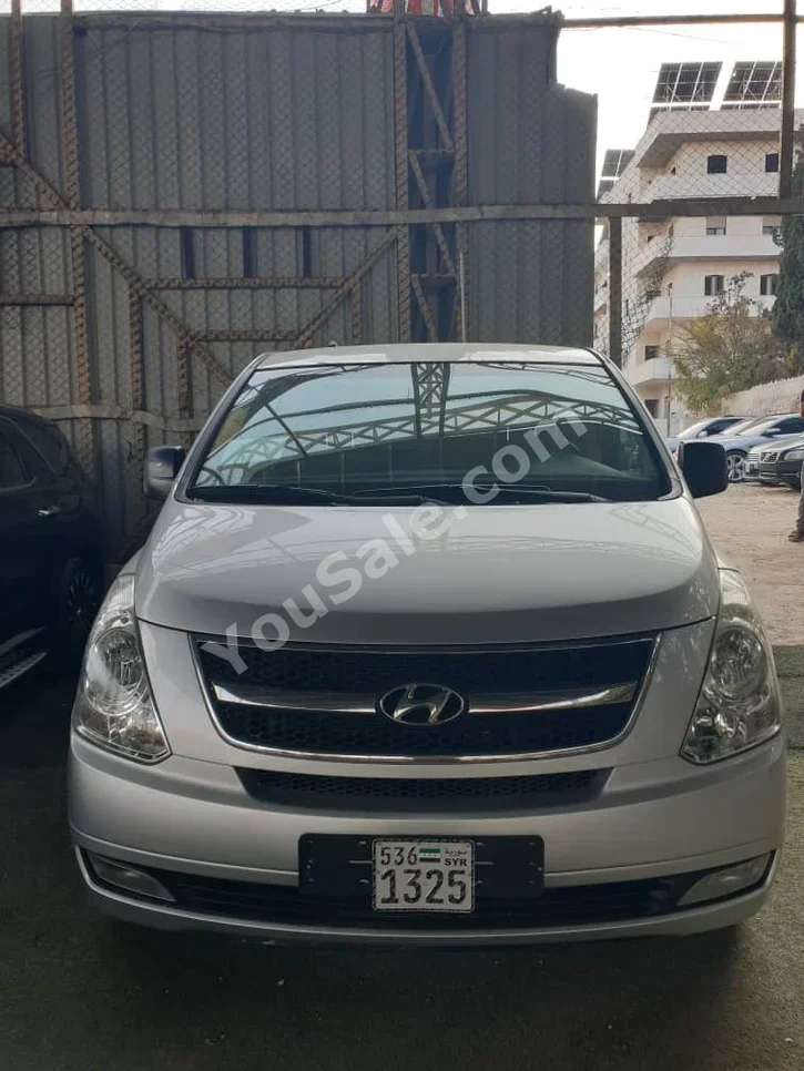 Hyundai Van H1 2009 Automatic 267,000 km 4 Cylinder FWD Van / Bus Silver Diesel