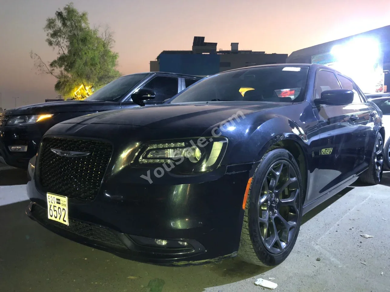 كرايسلر 300C 2017 اتوماتيك 176,000 كم 6 سلندر دفع خلفي سيدان رمادي غامق بنزين