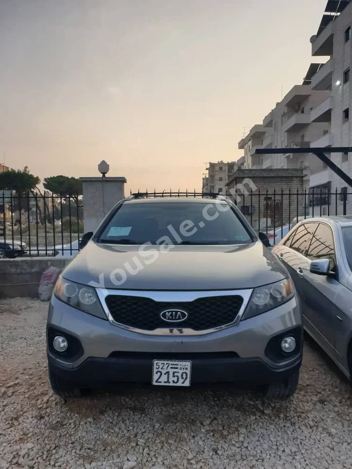 Kia Sorento 2011 Automatic 212,000 km 4 Cylinder RWD SUV Gray Diesel