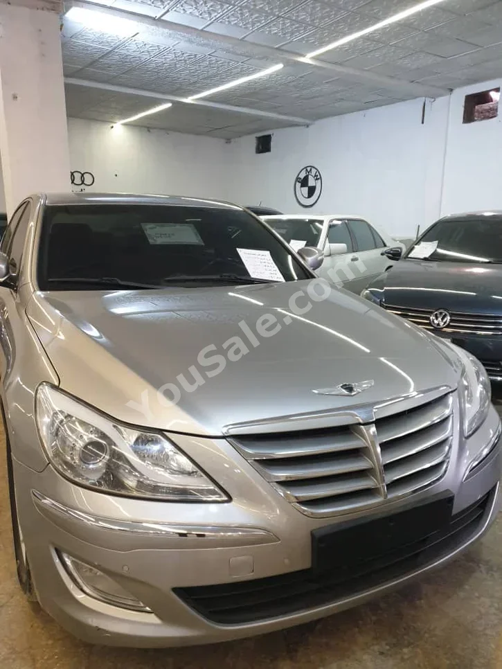Hyundai Genesis 2012 Automatic 81,000 km 6 Cylinder RWD Sedan Silver Gasoline