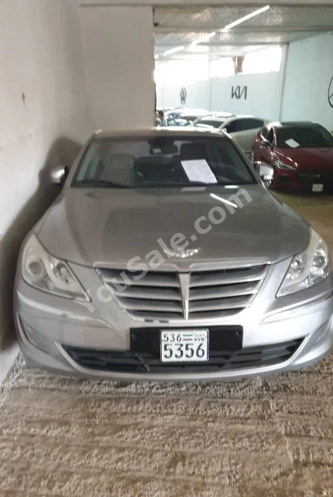 Hyundai Genesis 2013 Automatic 170,000 km 6 Cylinder RWD Sedan Silver Gasoline