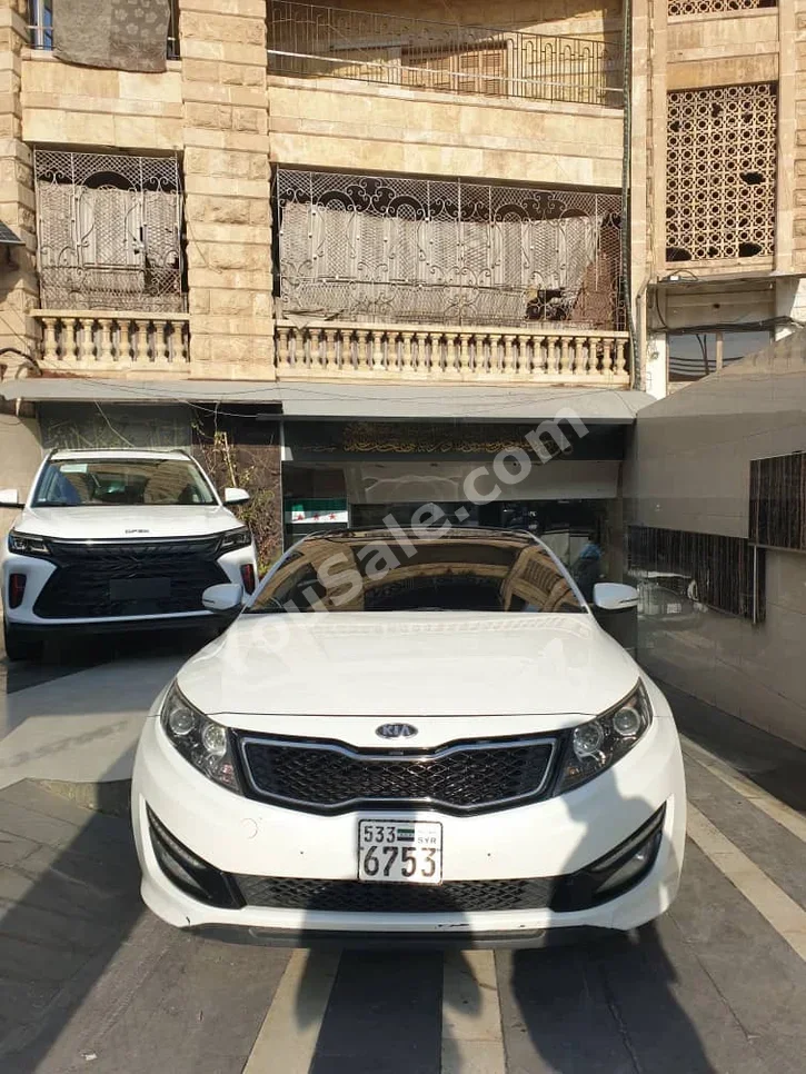 Kia K5 2011 Automatic 200,000 km 4 Cylinder FWD Sedan White Gasoline