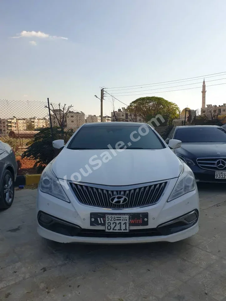 Hyundai Grandeur 2015 Automatic 166,000 km 6 Cylinder FWD Sedan White Gasoline