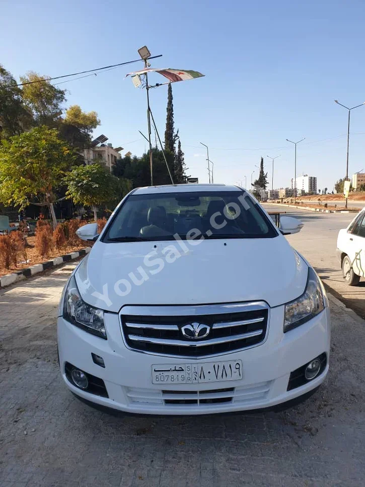 Daewoo  Lacetti  Diamond  2011  Automatic  140,000 km  4 Cylinder  FWD  Sedan  White  Gasoline
