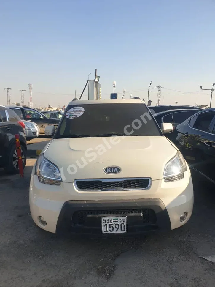 Kia Soul 2010 Automatic 184,000 km 4 Cylinder FWD Hatchback Beige Gasoline