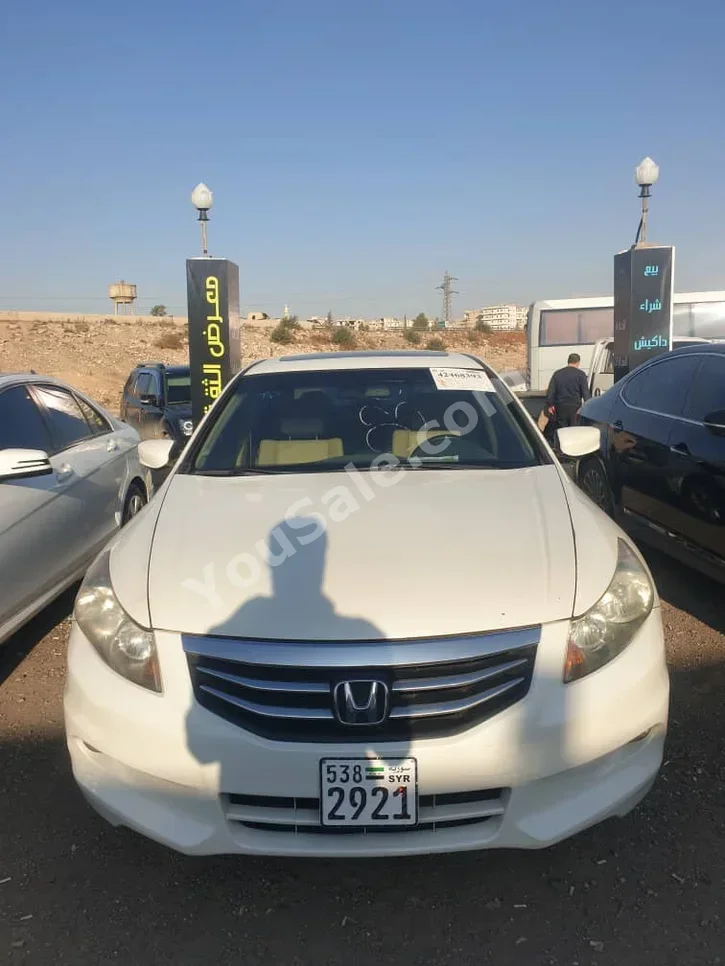 Honda  Accord  2011  Automatic  212,000 km  6 Cylinder  RWD  Sedan  White  Gasoline