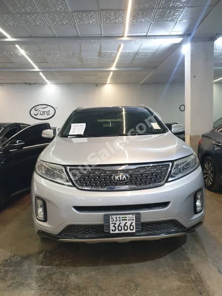 Kia Sorento 2015 Automatic 200,000 km 4 Cylinder FWD SUV Silver Gasoline