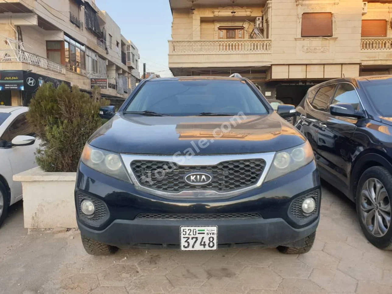 Kia  Sorento  2011  Automatic  136,000 km  4 Cylinder  FWD  SUV  Black  Diesel