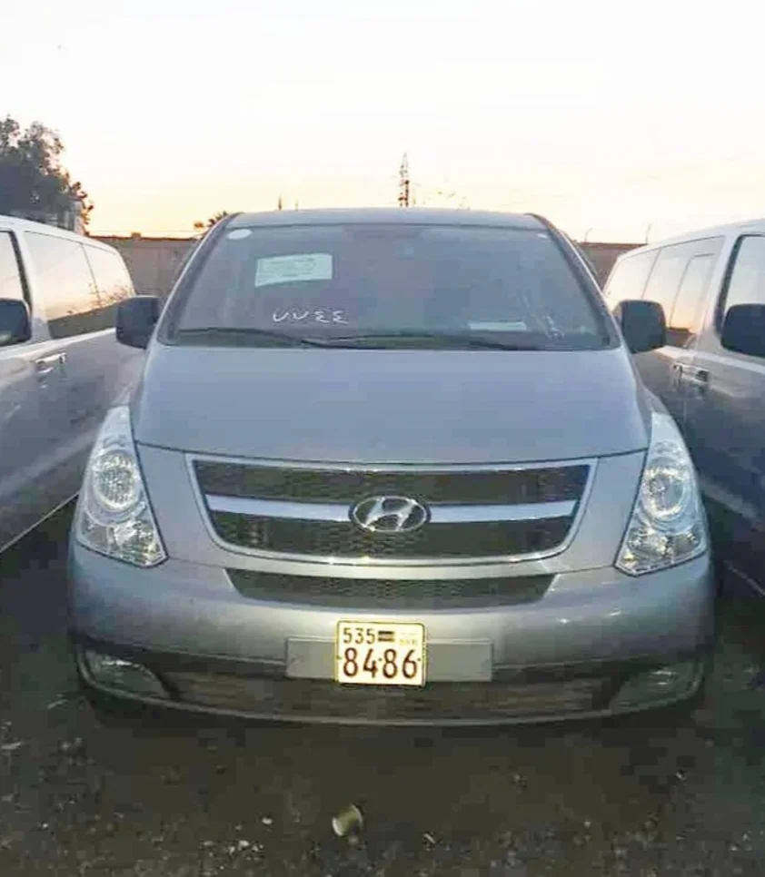 Hyundai Van H1 2013 Manual 134,000 km 4 Cylinder RWD Van / Bus Silver Diesel