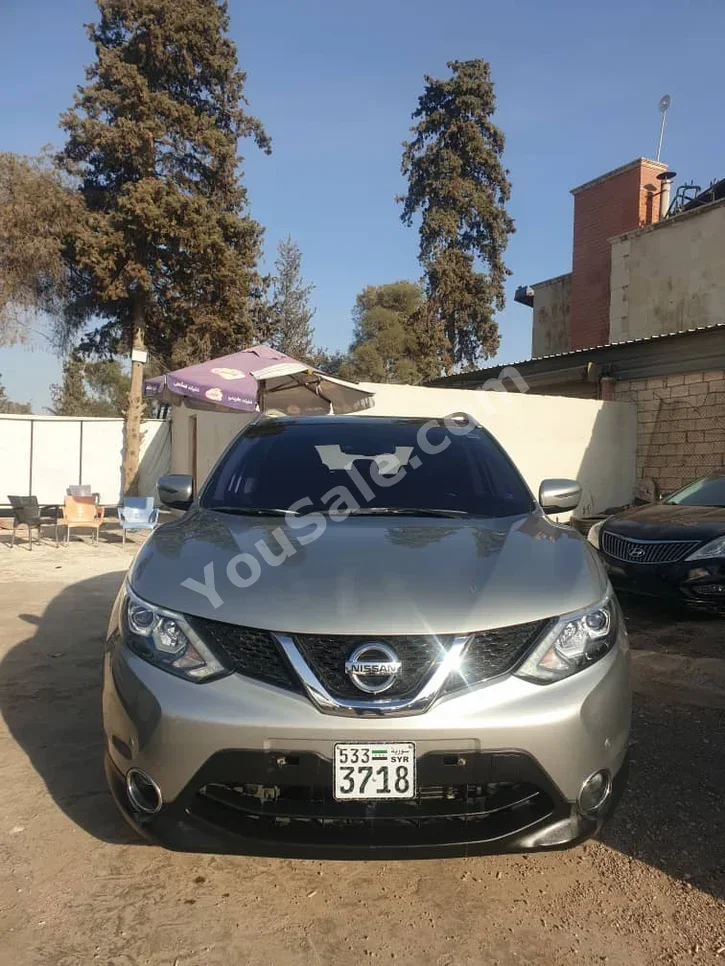 Nissan Qashqai 2015 Automatic 112,000 km 4 Cylinder FWD SUV Silver Diesel