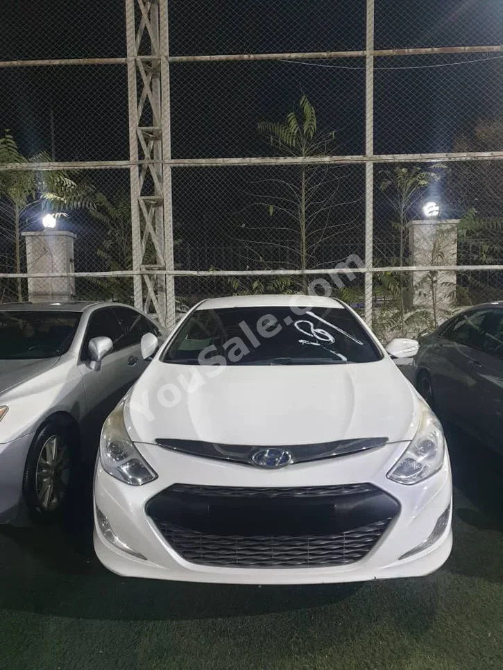 Hyundai  Sonata  2012  Automatic  306,000 km  4 Cylinder  FWD  Sedan  White  Hybrid