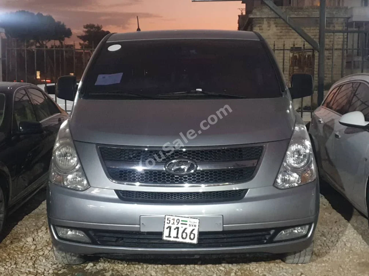 Hyundai Van H1 2014 Automatic 282,000 km 4 Cylinder RWD Van / Bus Silver Diesel
